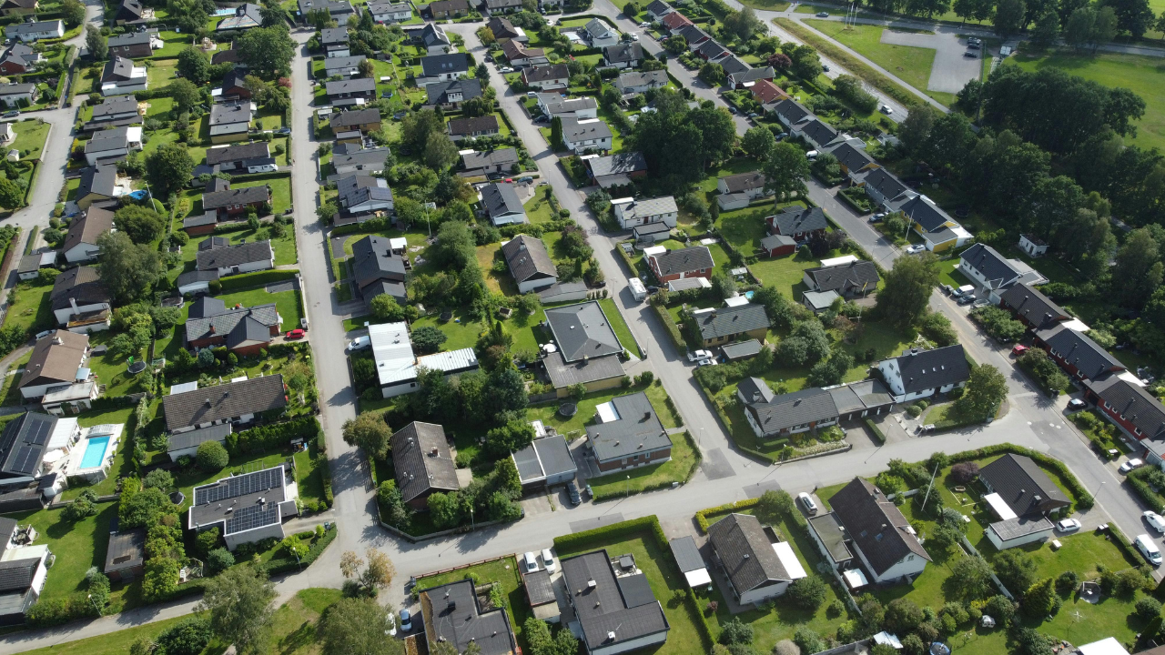 Negotiation Skills Backed by Neighborhood Knowledge